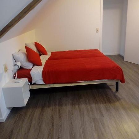 La Vieille Tour Hotel Hotton Bagian luar foto