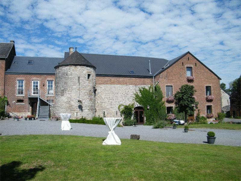 La Vieille Tour Hotel Hotton Bagian luar foto