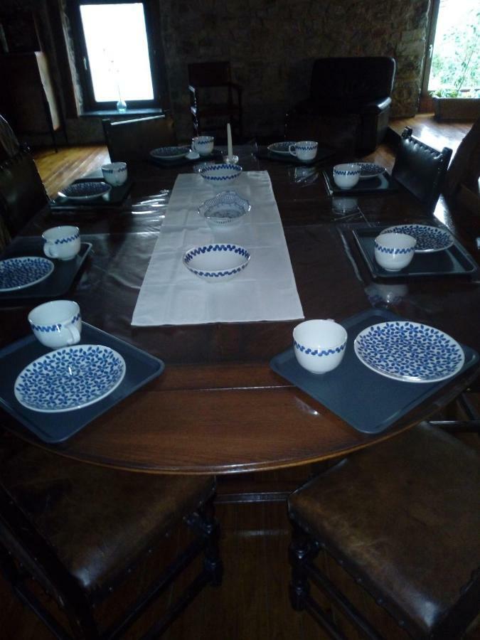 La Vieille Tour Hotel Hotton Bagian luar foto
