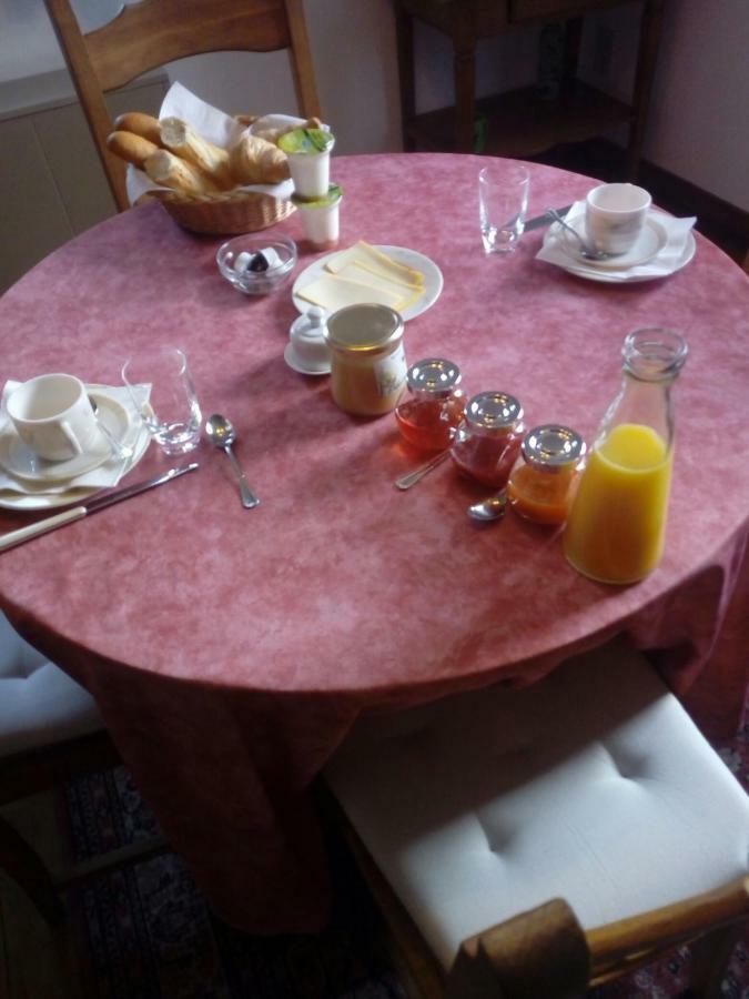 La Vieille Tour Hotel Hotton Bagian luar foto