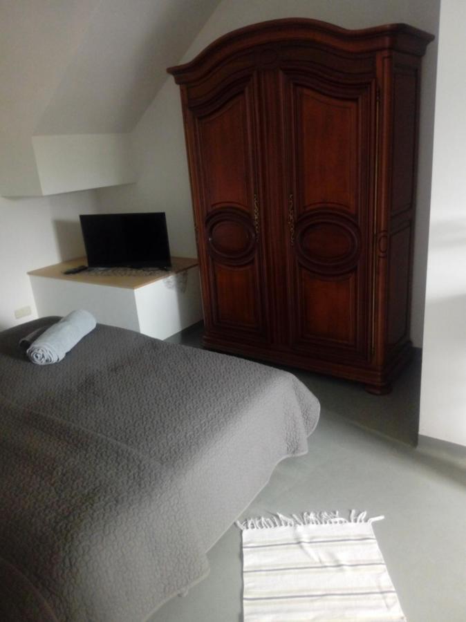 La Vieille Tour Hotel Hotton Bagian luar foto