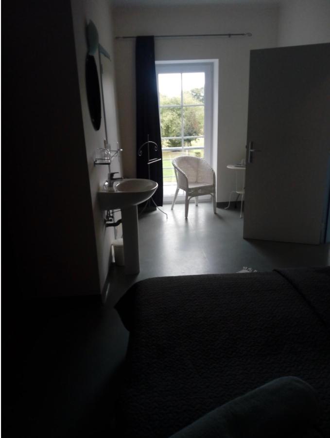 La Vieille Tour Hotel Hotton Bagian luar foto